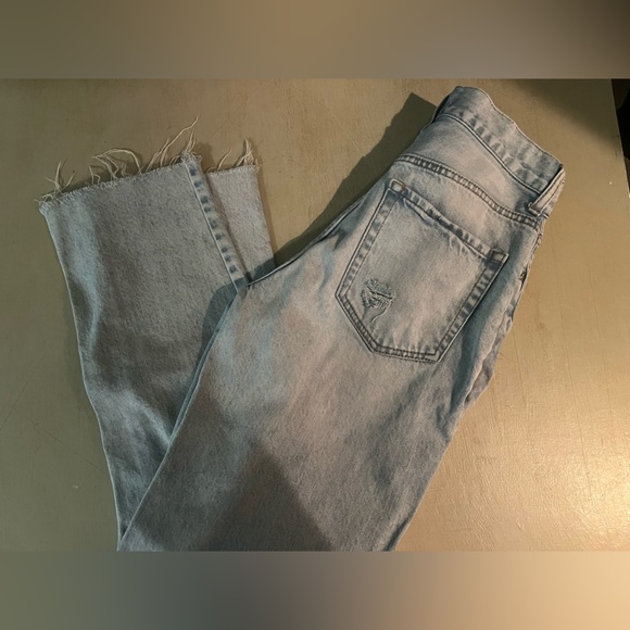 Forever 21 women’s ripped ankle and cropped jeans size 24 - Picture 4 of 4